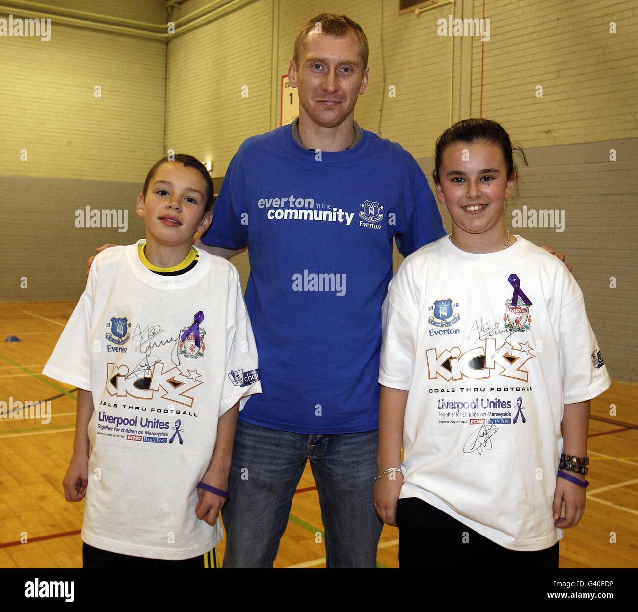 Tony Hibbert di Everton durante una sessione media per il Kickz Goals Thru Football allo Scargreen Sports Center, Liverpool. Foto Stock