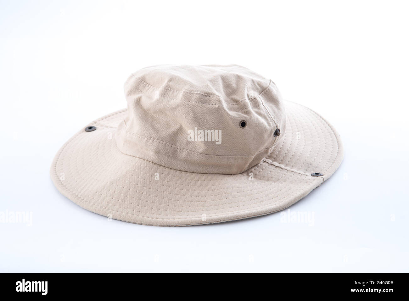 Marrone cappello safari su sfondo bianco Foto Stock
