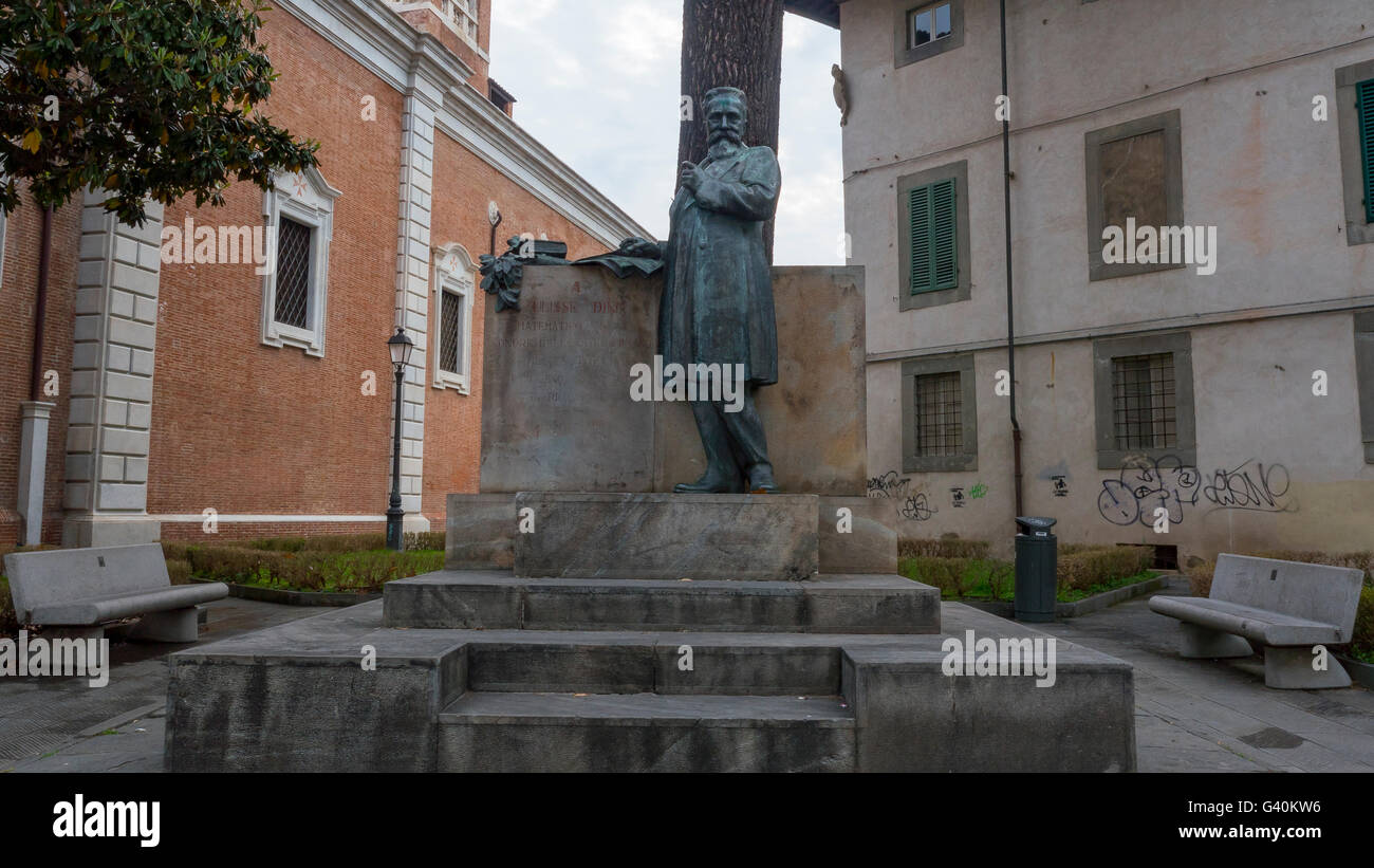Statua di matematico Ulisse Dini nella Piazza di Cavalieri, Pisa Foto Stock