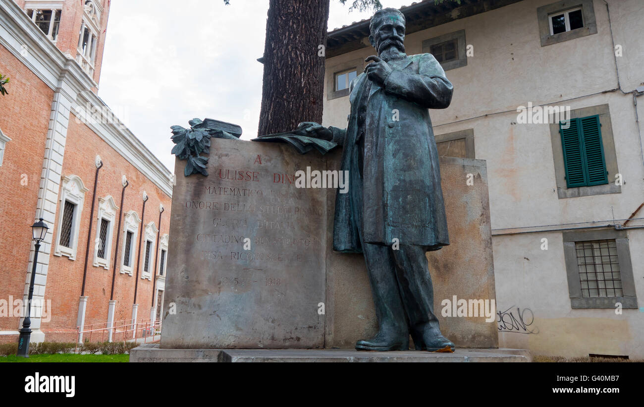 Statua di matematico Ulisse Dini nella Piazza di Cavalieri, Pisa Foto Stock
