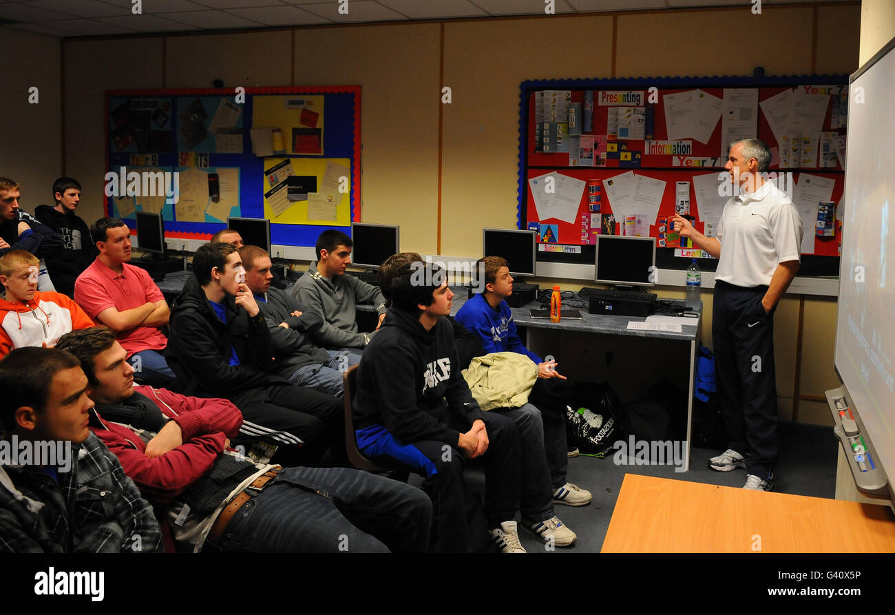 Calcio - Chris Foy Presentazione - Childwall Sports College Foto Stock