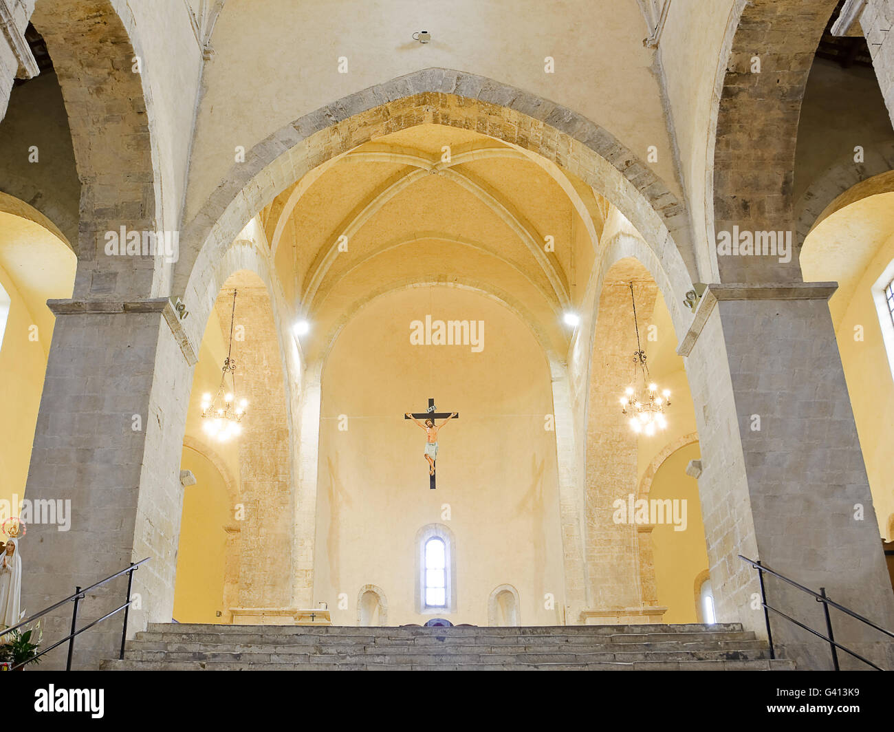 Interno della Abbazia di San Giovanni in Venere a Fossacesia (Italia) Foto Stock