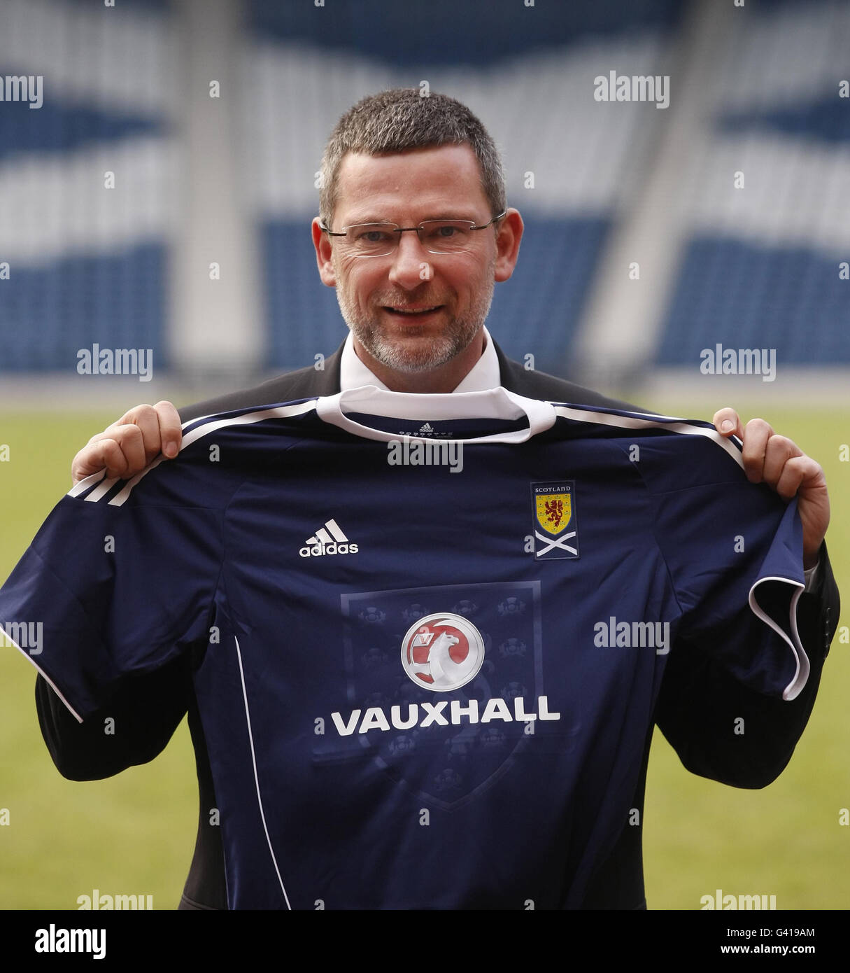 Scotland National team Coach Craig Levein durante una fotocall per annunciare Vauxhall Motors come nuovo National Team Sponsor a Hampden Park, Glasgow Foto Stock
