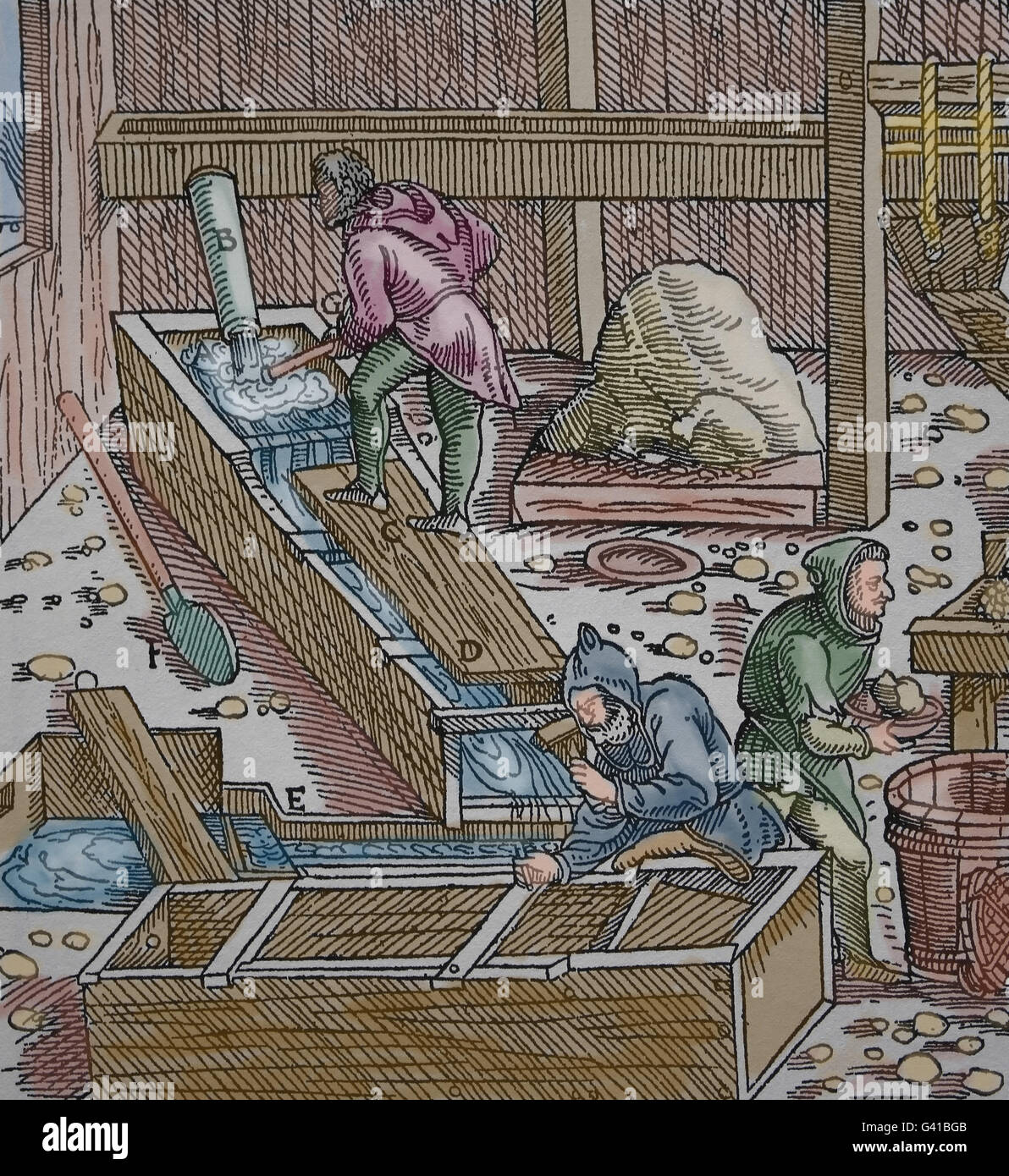 George Agricola (1494-1555) . Prenota De re metallica, 1556. Prenota VIII. Estrarre i metalli. Incisione di Basilio Weffring. A.tubo. Foto Stock