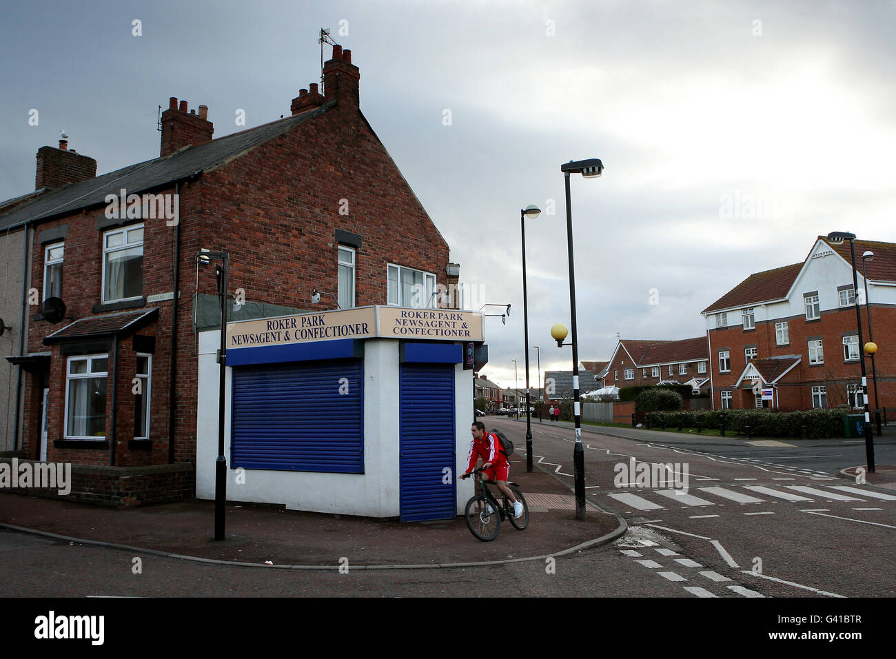 Una vista generale del sito della ex casa del Sunderland Football Club, Roker Park. Utilizzato dal club dal 1898 fino al 1997 quando il club si è trasferito all'attuale stadio di luce. La zona è oggi uno sviluppo residenziale Foto Stock