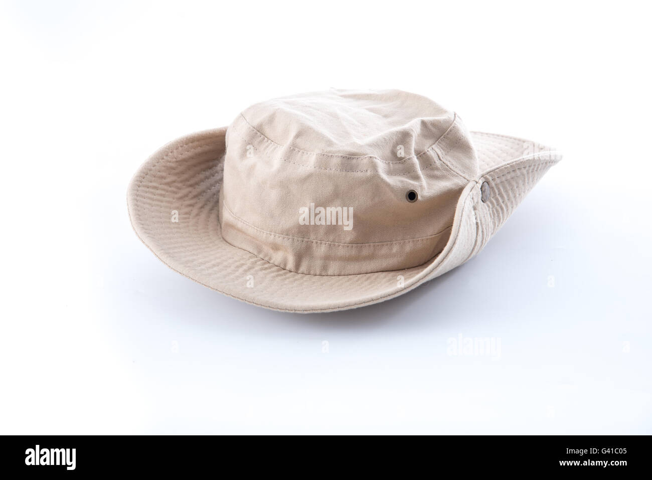 Marrone cappello safari su sfondo bianco Foto Stock