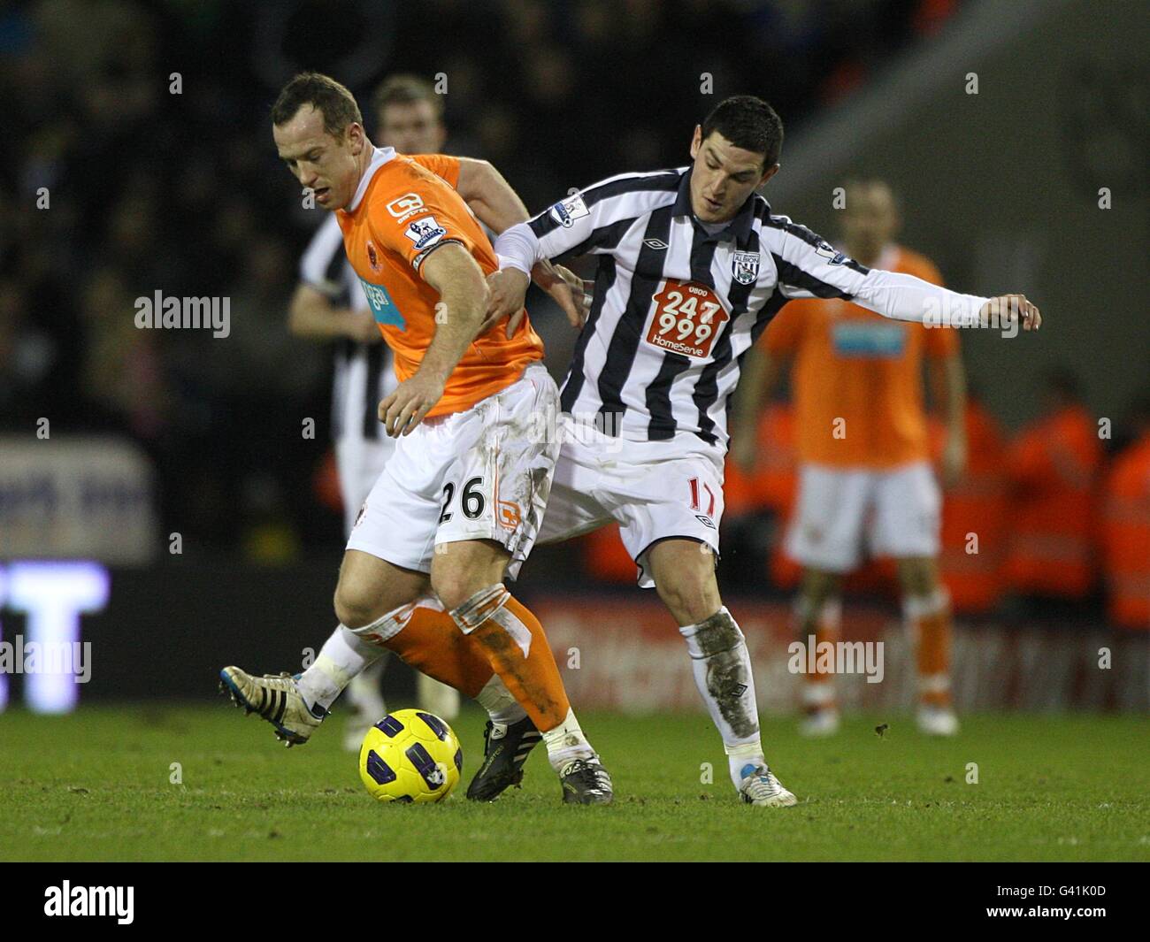 Calcio - Barclays Premier League - West Bromwich Albion / Blackpool - The Hawthorns. Graham Dorrans di West Bromwich Albion e Charlie Adam di Blackpool (a sinistra) lottano per la palla Foto Stock