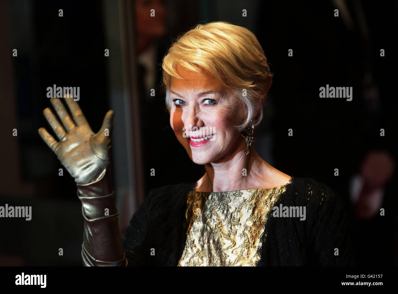 Helen Mirren arriva per la prima europea di Brighton Rock all'Odeon Leicester Square, Londra. Foto Stock