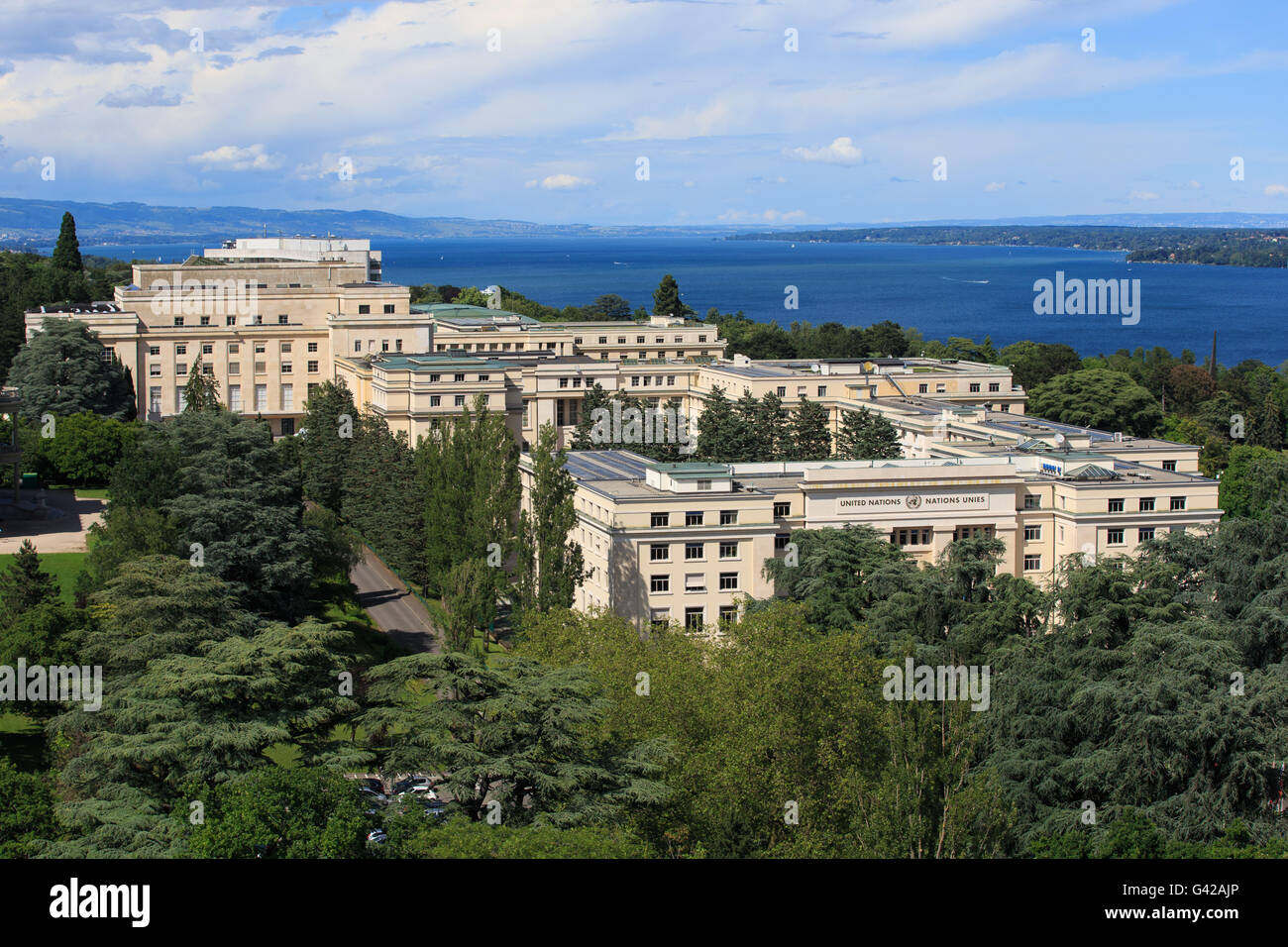 Ginevra. 17 Giugno, 2016. Foto scattata a giugno 17, 2016 mostra una vista del Palazzo delle Nazioni di Ginevra in Svizzera. L Ufficio delle Nazioni Unite a Ginevra (ONUG) è alloggiato nel Palazzo delle Nazioni, una straordinaria testimonianza di ventesimo secolo di architettura, situato in un bellissimo parco a Ginevra e affacciato sul lago Leman, con una splendida vista delle Alpi e il Mont Blanc. © Xu Jinquan/Xinhua/Alamy Live News Foto Stock