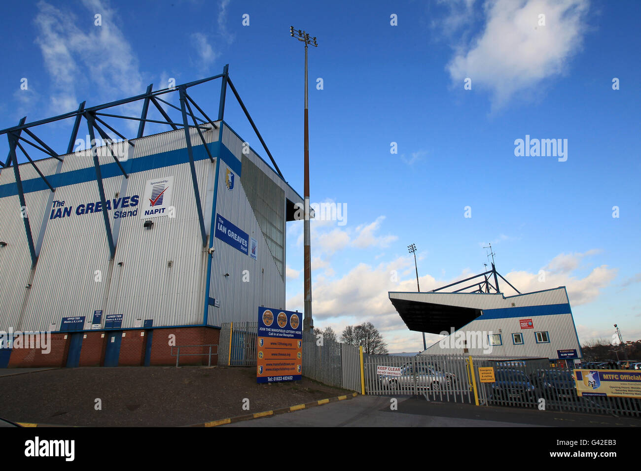 Calcio - Mansfield Town - Field Mill. Mansfield Town ha chiuso fuori dalla loro casa terreno Field Mill dopo una disputa di affitto con il proprietario ed ex presidente del club Keith Haslam. Foto Stock