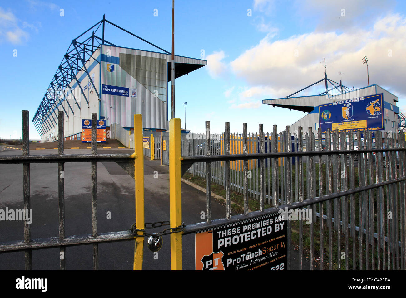 Calcio - Mansfield Town - Field Mill. Mansfield Town ha chiuso fuori dalla loro casa terreno Field Mill dopo una disputa di affitto con il proprietario ed ex presidente del club Keith Haslam. Foto Stock