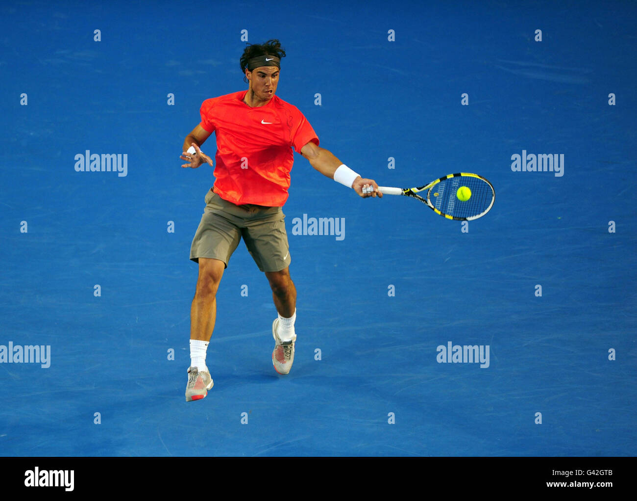 Il spagnolo Rafael Nadal in azione contro David Ferrer della Spagna durante il giorno Ten del 2011 Australian Open al Melbourne Park a Melbourne, Australia. Foto Stock