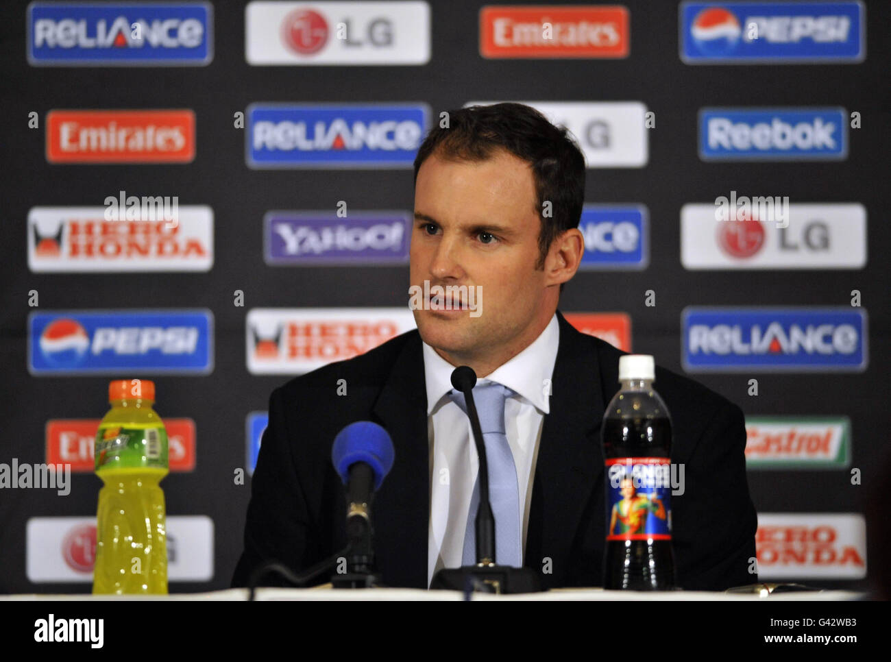 Il capitano inglese Andrew Strauss durante la conferenza stampa al Team Hotel, a Dhaka, Bangladesh. Foto Stock