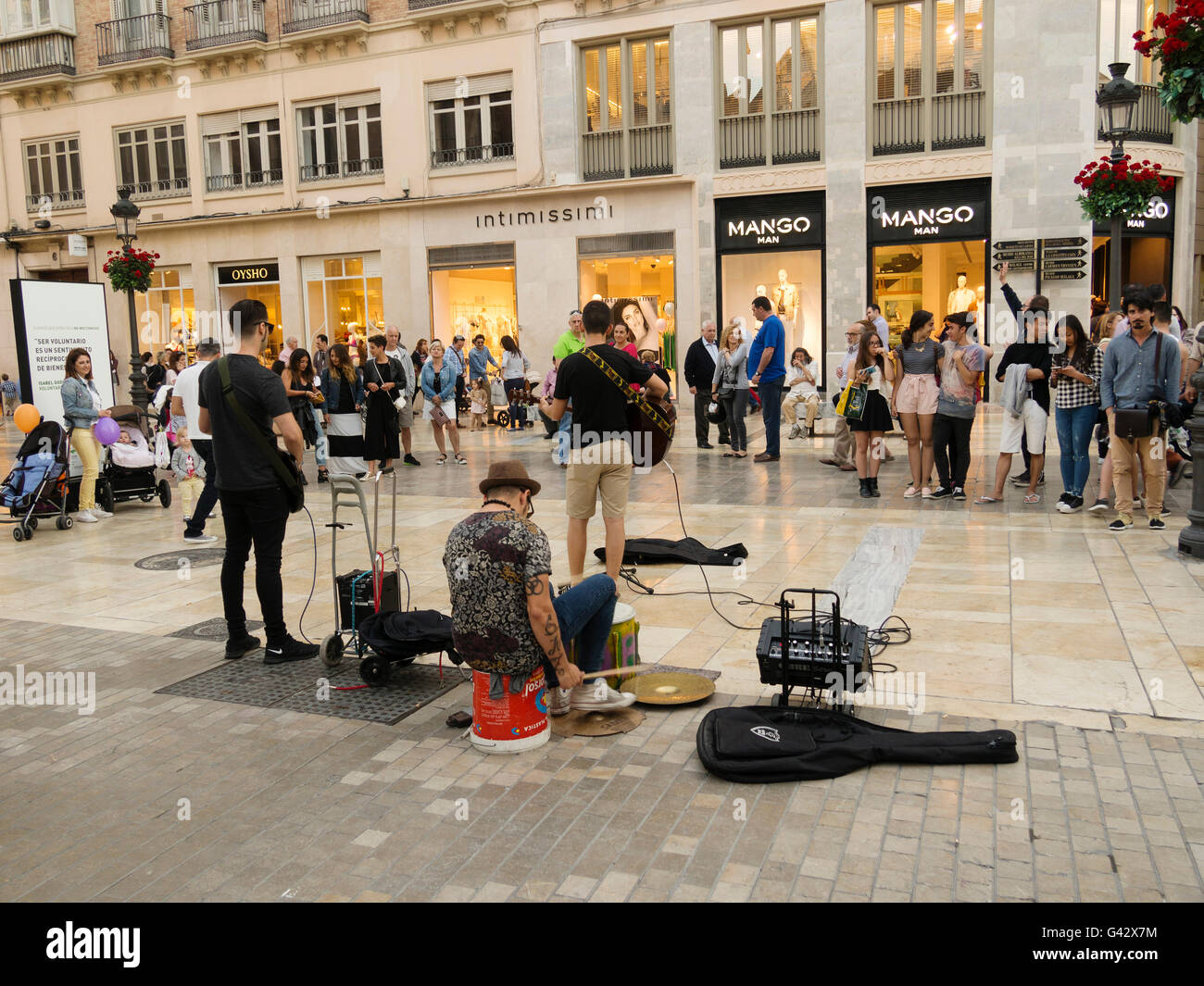 Musicisti di strada a calle Larios, Malaga Costal del Sol. Andalusia, Spagna Europa Foto Stock