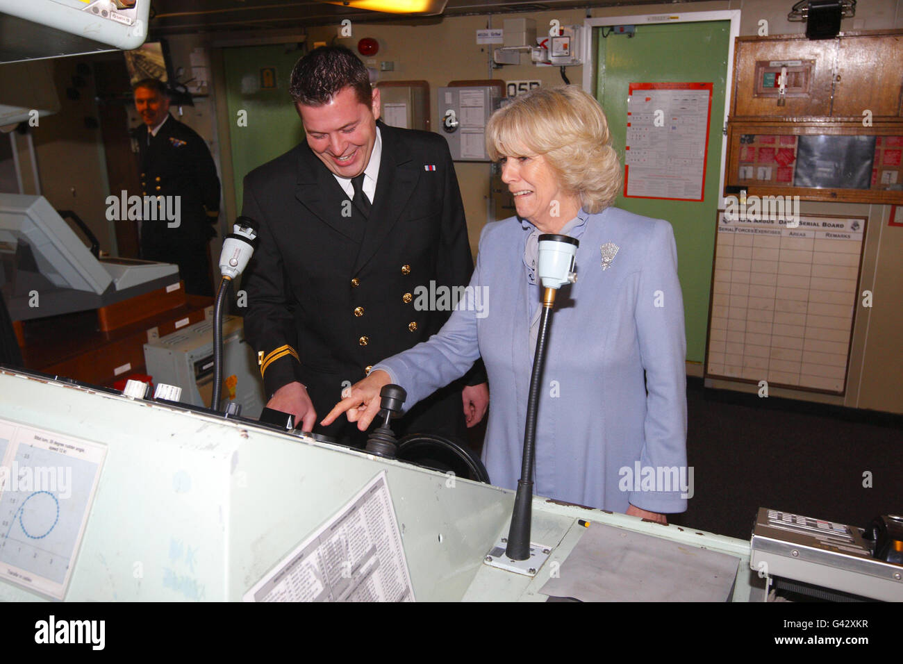 Camilla incontra nave ospedale equipaggio Foto Stock