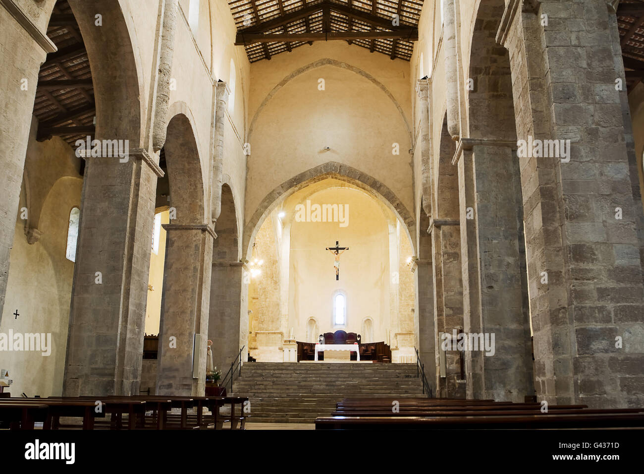Interno della Abbazia di San Giovanni in Venere a Fossacesia (Italia) Foto Stock