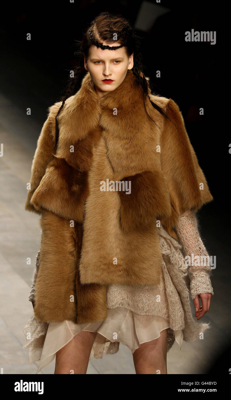 John Rocha passerella - London Fashion Week Foto Stock