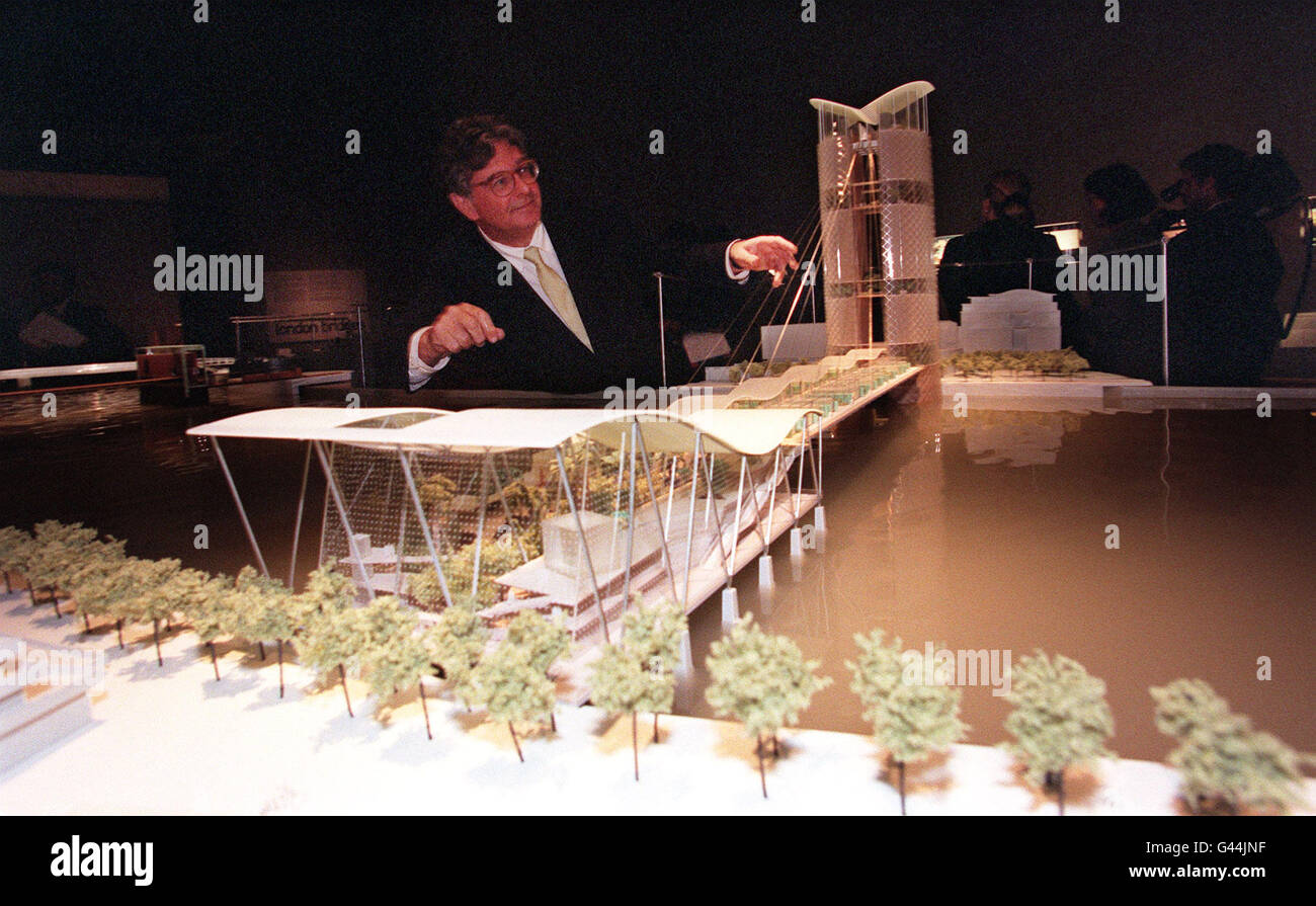 Architetto Antoine Grumbach, chi era oggi (martedì) denominato joint vincitore della Thames Water ponte abitabile concorso per la progettazione di un nuovo abitato ponte che attraversa il fiume Tamigi. Il sito proposto del ponte è da Temple Gardens per la zona anteriore della Londra Centro Televisivo sulla banca del sud. Guarda per la storia di PA. Foto di Fiona Hanson/PA. Foto Stock