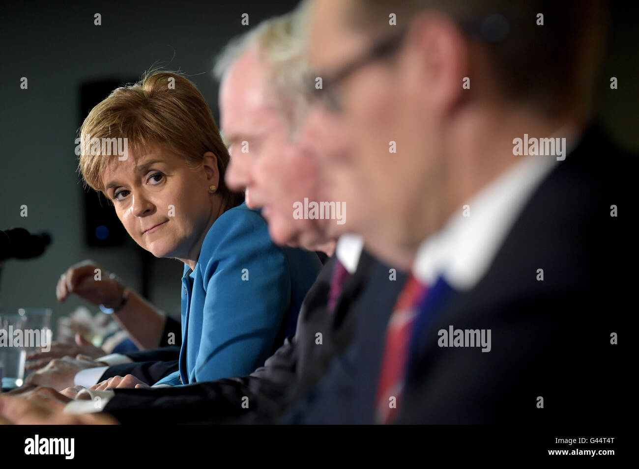 Primo ministro di Scozia Nicola parla di storione alla stampa durante il Consiglio britannico-irlandese Vertice ospitato dal governo scozzese di Glasgow. Foto Stock