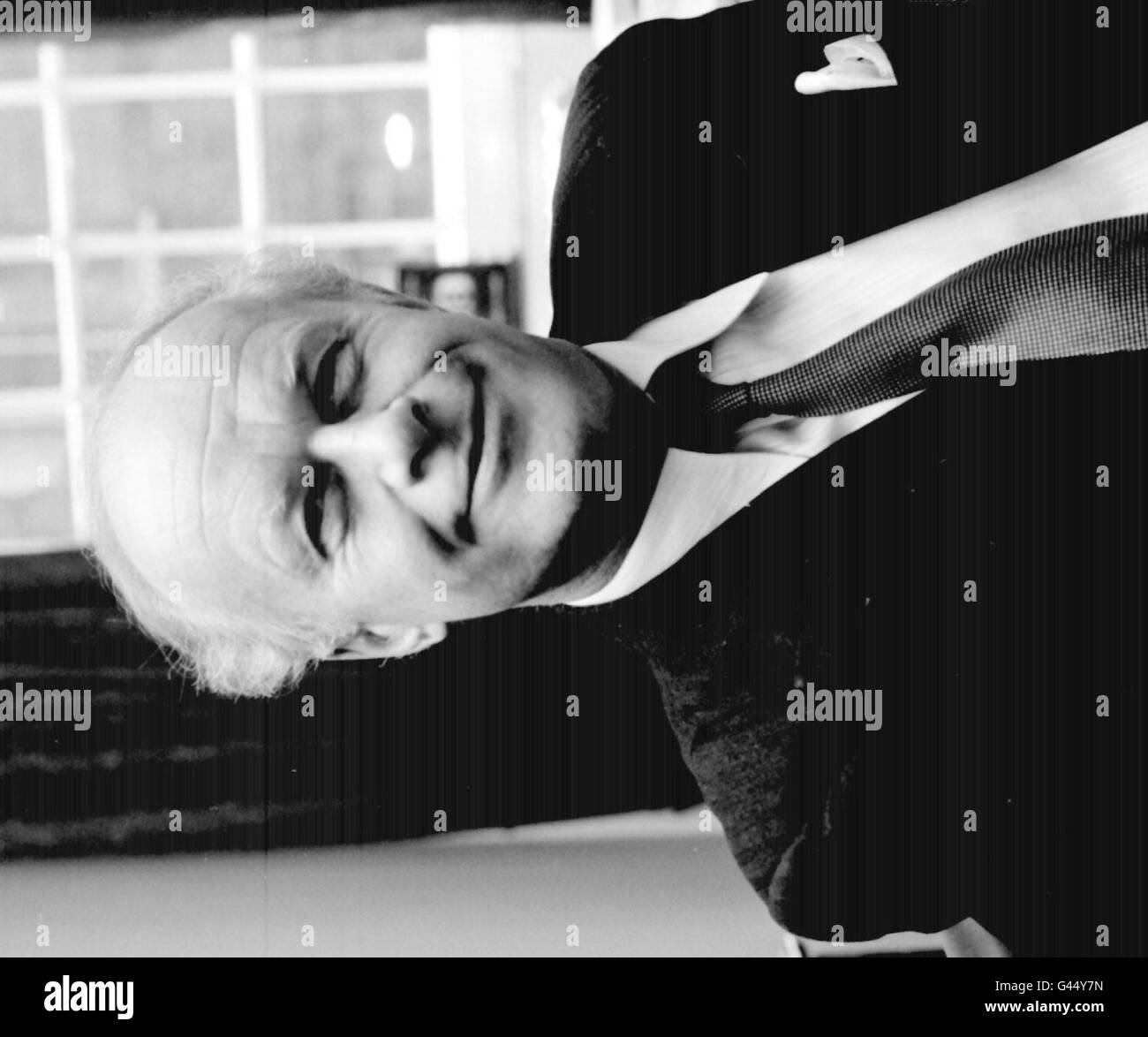 Biblioteca in bianco e nero file 97434-24, datato 18.7.62, dell'ex deputato conservatore Sir Nigel Fisher la cui morte all'età di 83 anni è stata annunciata oggi (Mercoledì). È stato membro del Parlamento dal 1950 al 1983 e ha rappresentato Surbiton per la maggior parte della sua carriera. Vedi PA Story DEATH Fisher. PA. Foto Stock