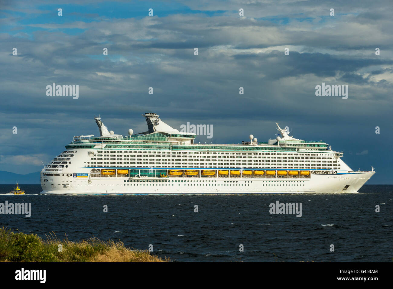 Nave da Crociera Explorer dei mari uscire Victoria via Salish Sea-Victoria, British Columbia, Canada. Foto Stock