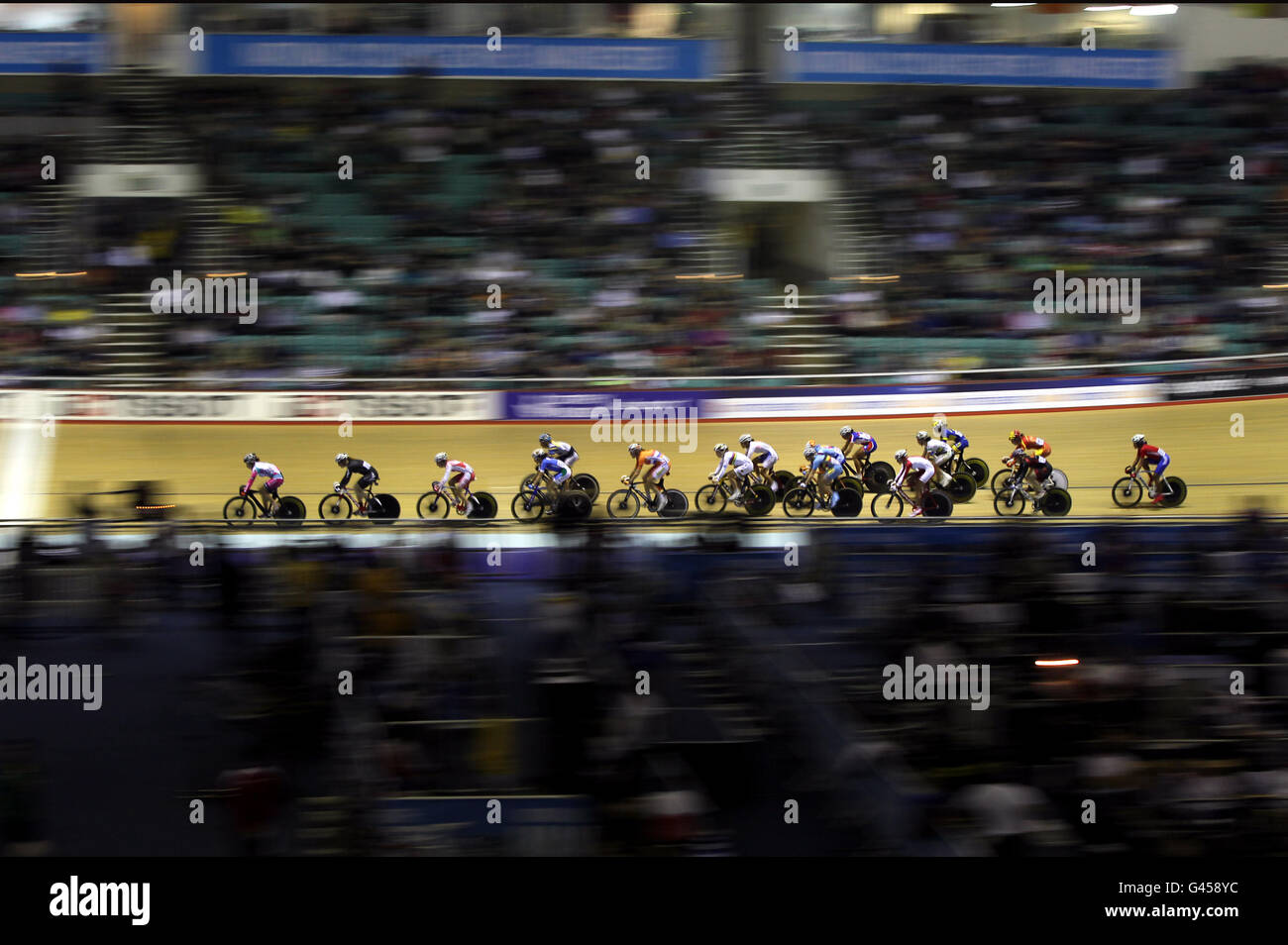 Ciclismo - Coppa del mondo pista - secondo giorno - Centro Nazionale Ciclismo. Concorrenti nella gara Womens Scratch Foto Stock
