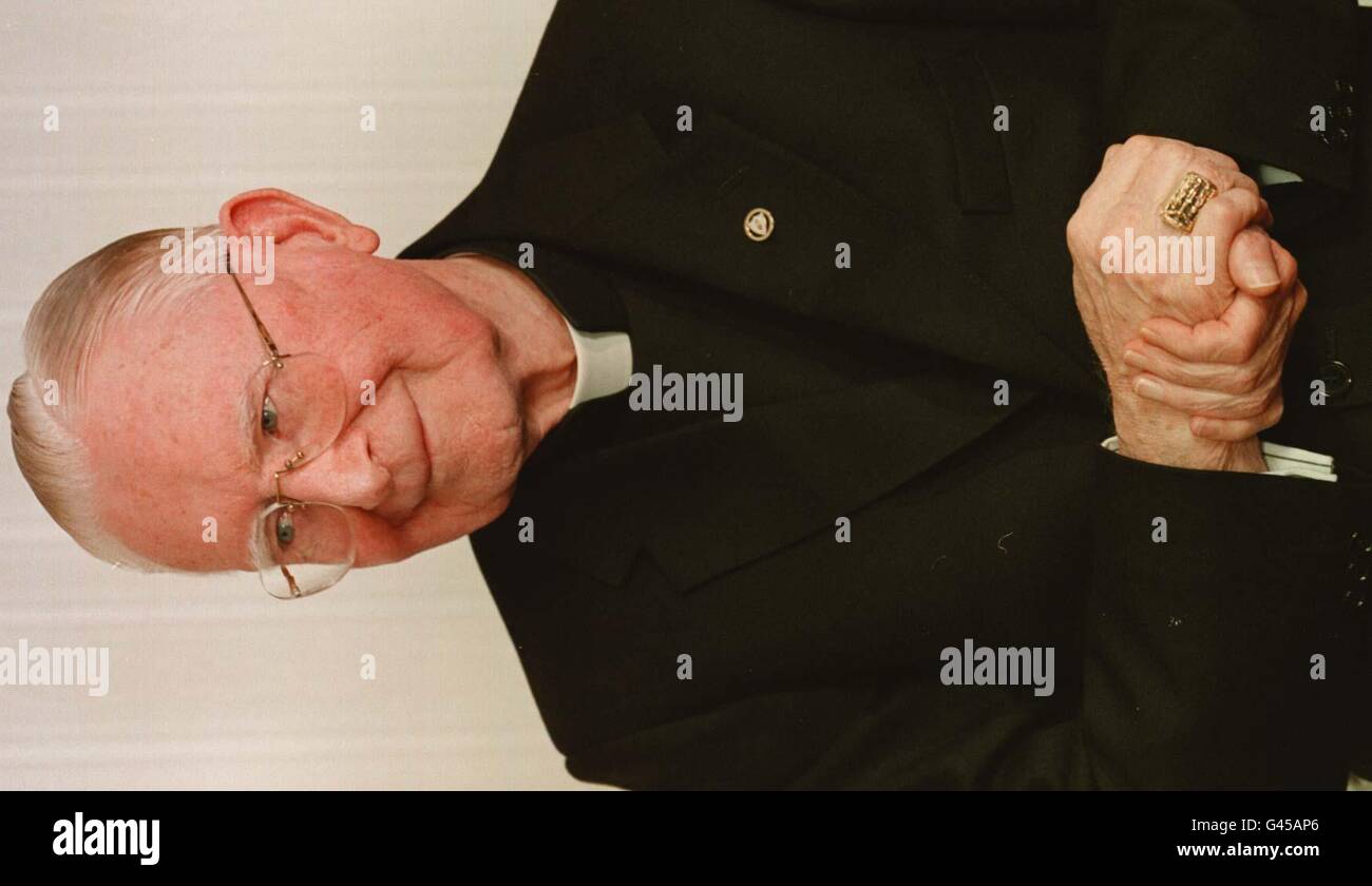 Il Cardinale Cathal Daly, che si è ritirato come Arcivescovo di Armagh e di tutto il Primate d'Irlanda nel suo 79° compleanno, oggi (Martedì). Foto di Brian Little/PA. Foto Stock