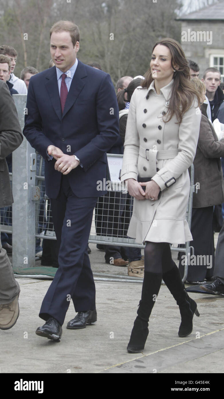 Il Principe William e Kate Middleton arrivano al Greenmount Agriculture College di Co. Antrim per la loro prima visita nell'Irlanda del Nord. Foto Stock