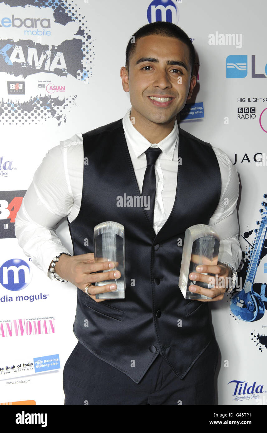 Jay Sean, vincitore di Best Male e Best Video, ha ritratto il backstage al UK Asian Music Awards, al Roundhouse nel nord di Londra. Foto Stock