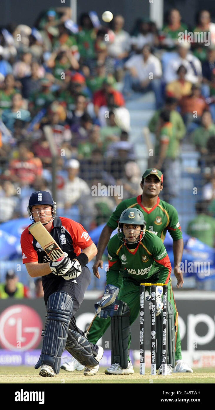 Cricket - 2011 ICC Cricket World Cup - Inghilterra / Bangladesh - Zahur Ahmed Chowdhury Stadium. Ian Bell in azione in Inghilterra durante la partita della Coppa del mondo di cricket ICC allo stadio Zahur Ahmed Chowdhury di Chittagong in Bangladesh. Foto Stock