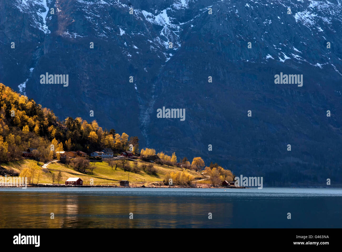 Il Simadalsfjorden vicino a Eidfjord è la maggior parte della navigazione Sidearm orrendo dell'Hardangerfjord Foto Stock
