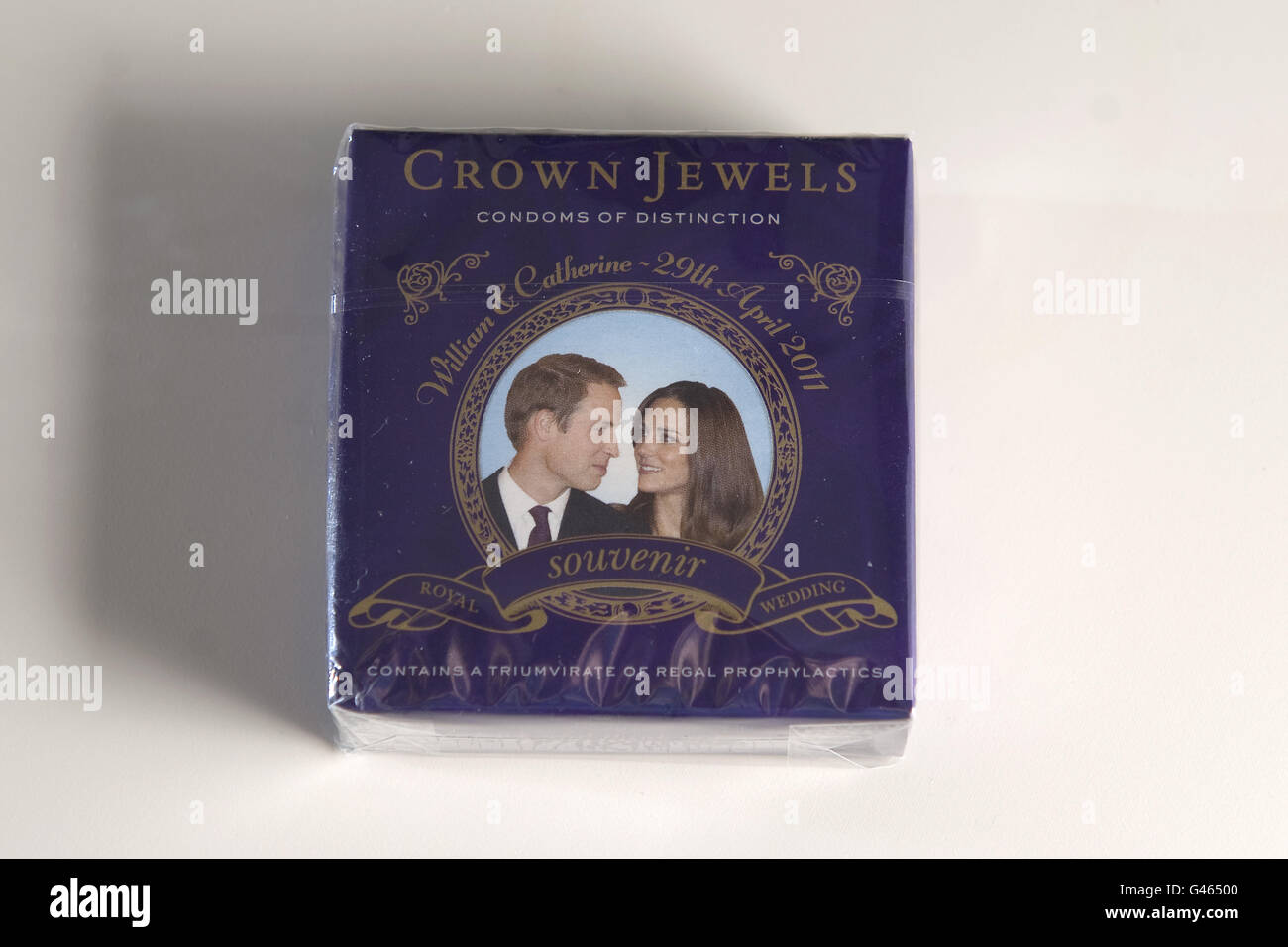 Crown Jewels Royal Wedding preservativi souvenir Foto Stock