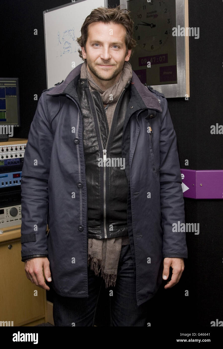 Bradley Cooper presso Absolute radio. Bradley Cooper visita Absolute radio nel centro di Londra. Foto Stock