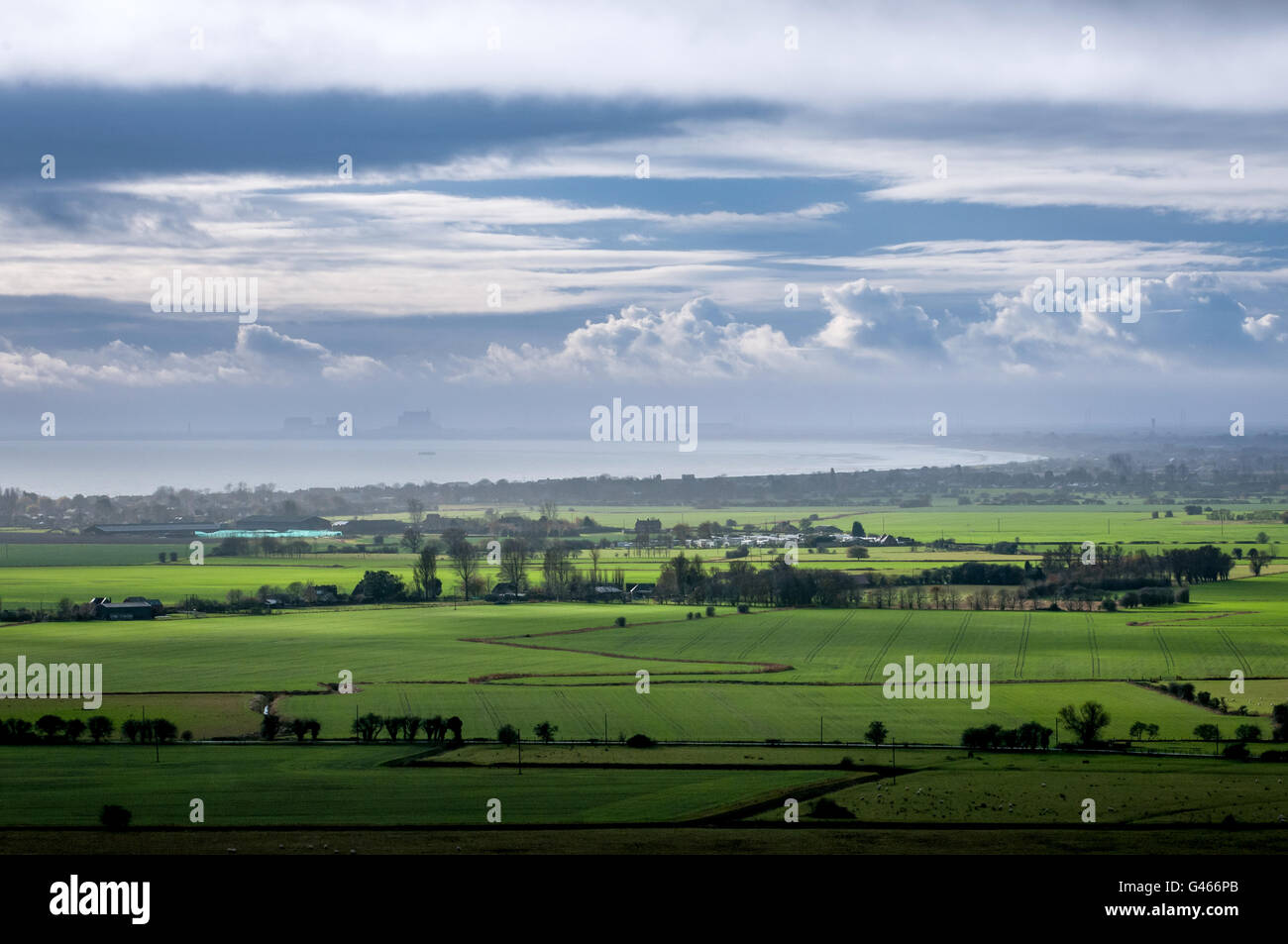 Una vista di fronte di Romney Marsh verso Dungeness Foto Stock