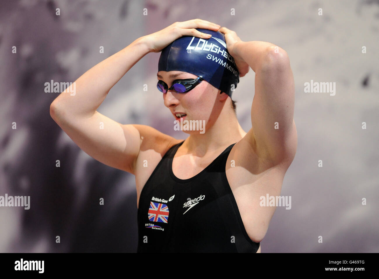 Nuoto - 2011 British gas Swimming Championships - Day Three - Manchester Aquatic Centre. Aisha Thornton della Loughborough University si prepara a iniziare la finale del Freestyle 1500m Women's Open Foto Stock