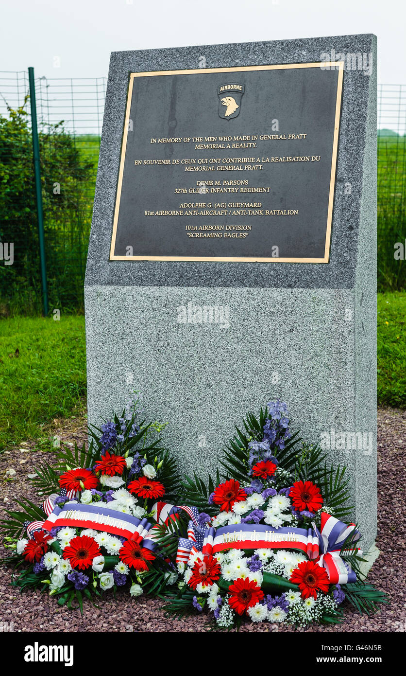 Hiesville, Normandia, Francia - memoriale di Brigadiere Generale Don Forester Pratt, assistente del Comandante divisionale di 101st Divisione Foto Stock