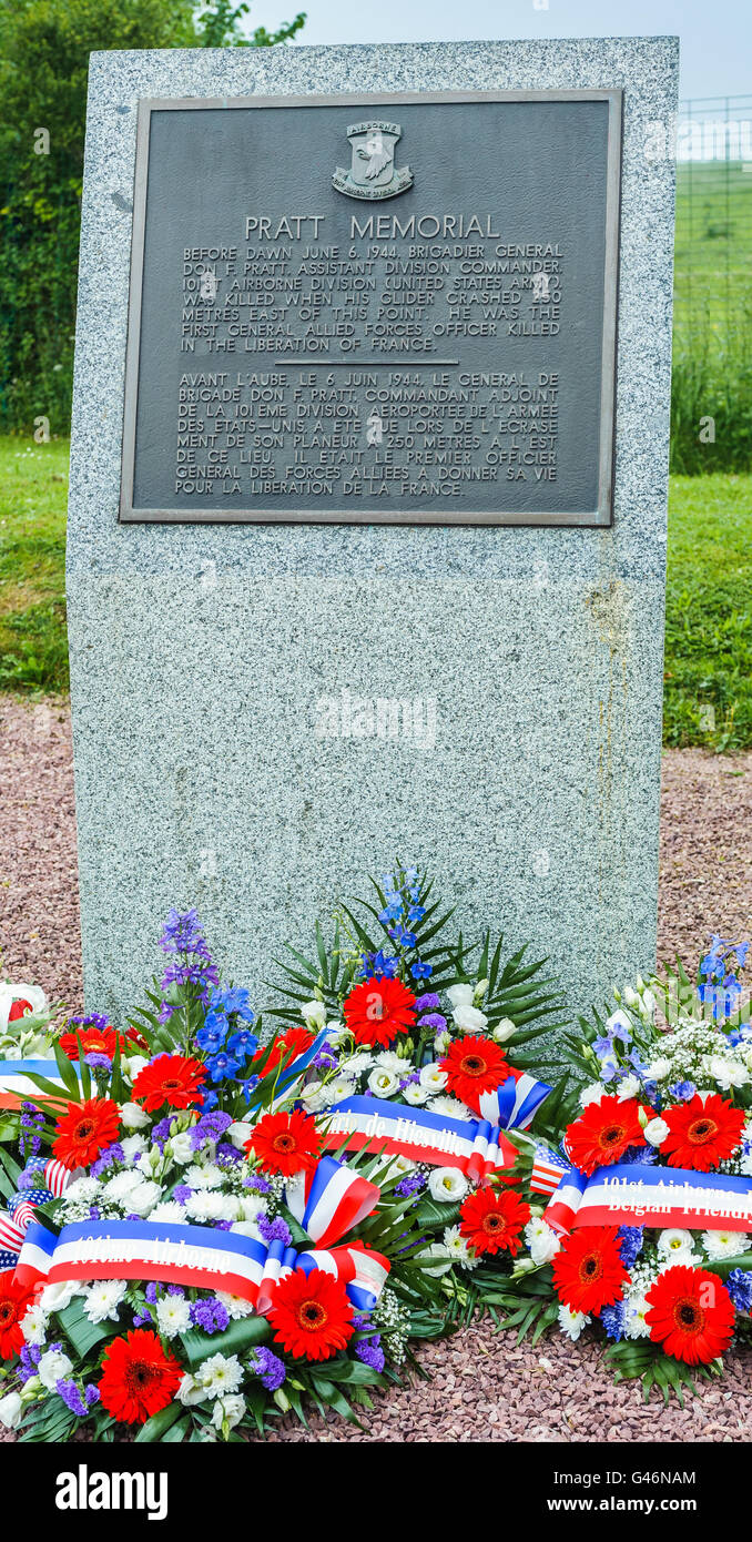 Hiesville, Normandia, Francia - memoriale di Brigadiere Generale Don Forester Pratt, assistente del Comandante divisionale di 101st Divisione Foto Stock