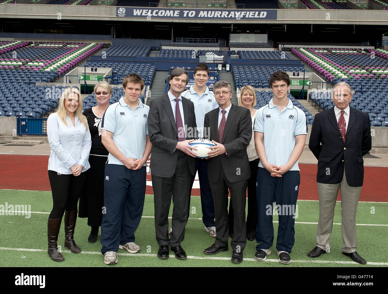 I destinatari della borsa di studio John McPhail (da sinistra a destra) George Turner (Stewart's Melville FP), Grant Gilchrist (Edinburgh/Stirling County) e Harry Leonard (Edinburgh/Boroughmuir) durante una chiamata media a Murrayfield, Edinburgh. Foto Stock