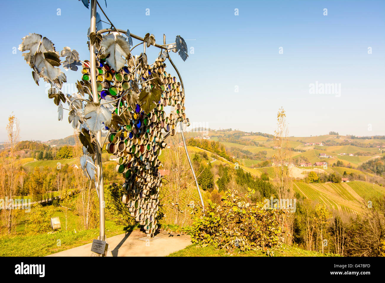 Il più grande di vetro ( ) per uva da vino in tutto il mondo a Eory - Kogel - Sud della Stiria Strada del Vino, Austria, Steiermark, Stiria, Südwest-St Foto Stock