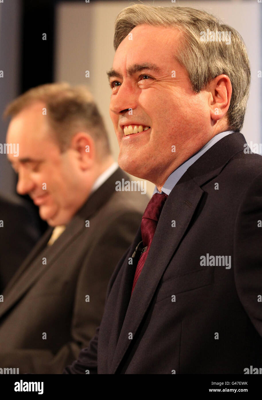 I leader politici scozzesi (da sinistra a destra) Alex Salmond e Iain Grey, prima di un dibattito STV al National Piping Centre di Glasgow, in vista delle elezioni scozzesi di maggio. Foto Stock