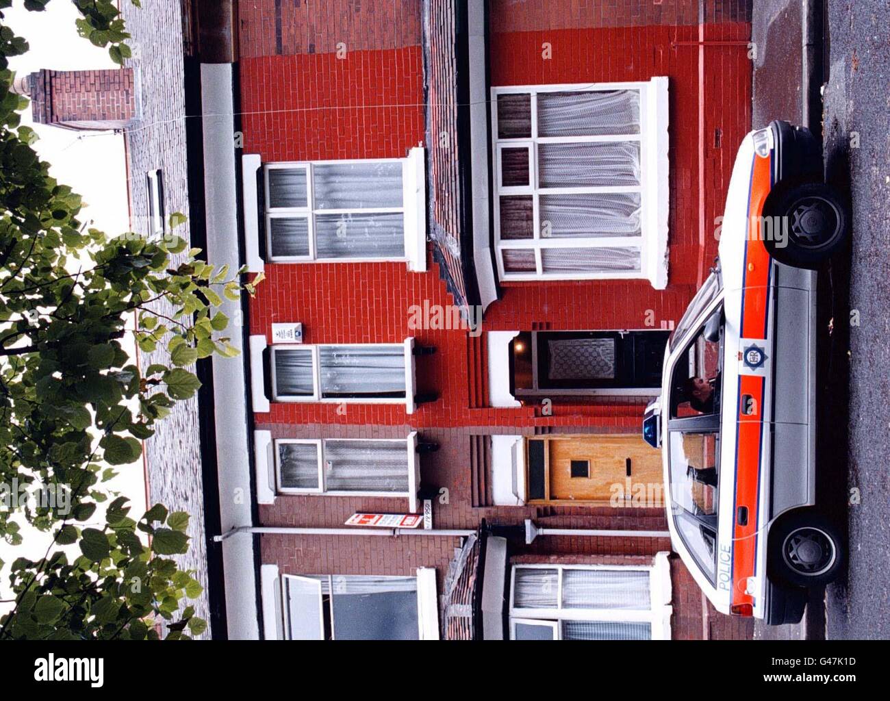 La casa, (fronte rosso) in Small Dale Ave, Mosside, Manchester, dove è stato trovato il corpo della bambina di sette anni. Vedere PA Storia MORTE ragazza. Foto di Dave Kendall. Foto Stock