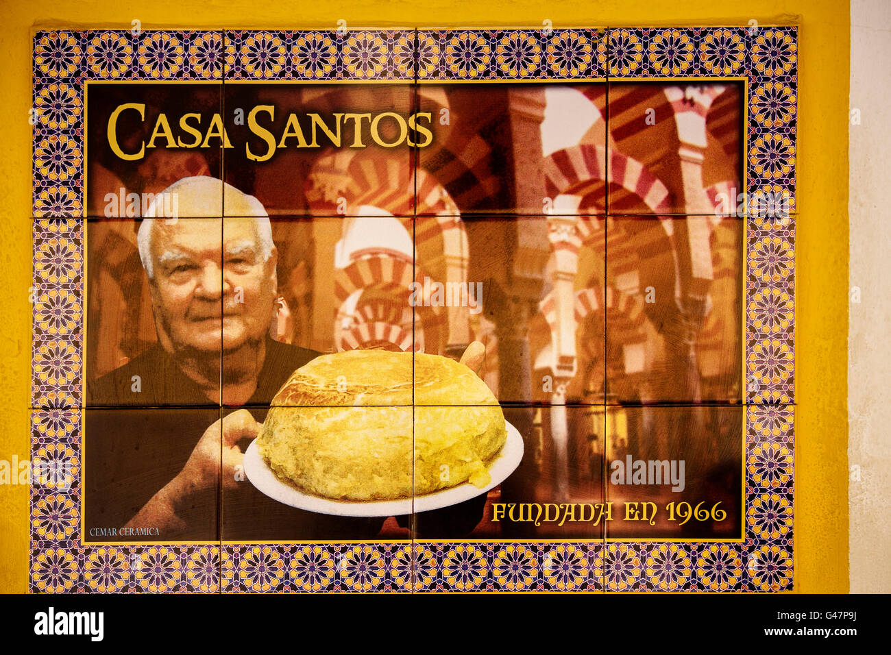 Frittata di patate in Bar Casa Santos. La città di Cordoba Andalusia, Spagna, Europa Foto Stock