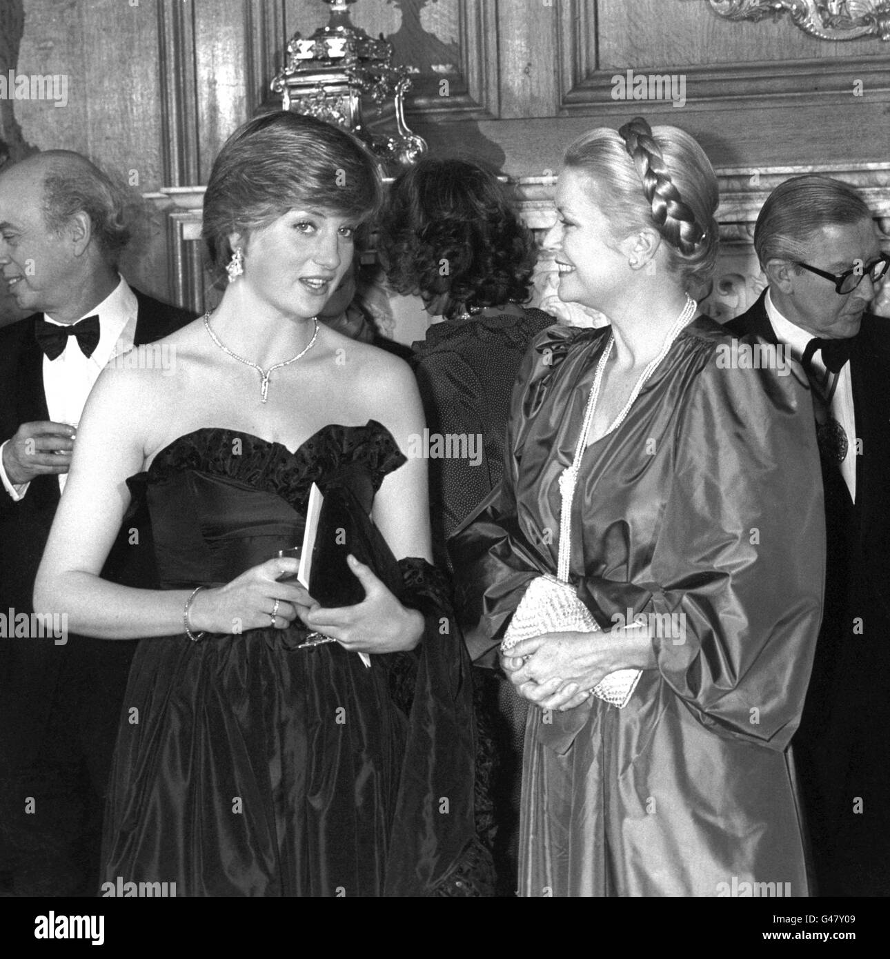 Royalty - Royal Opera House appello di sviluppo - Lady Diana Spencer e la Principessa Grace - Goldsmiths' Hall di Londra Foto Stock