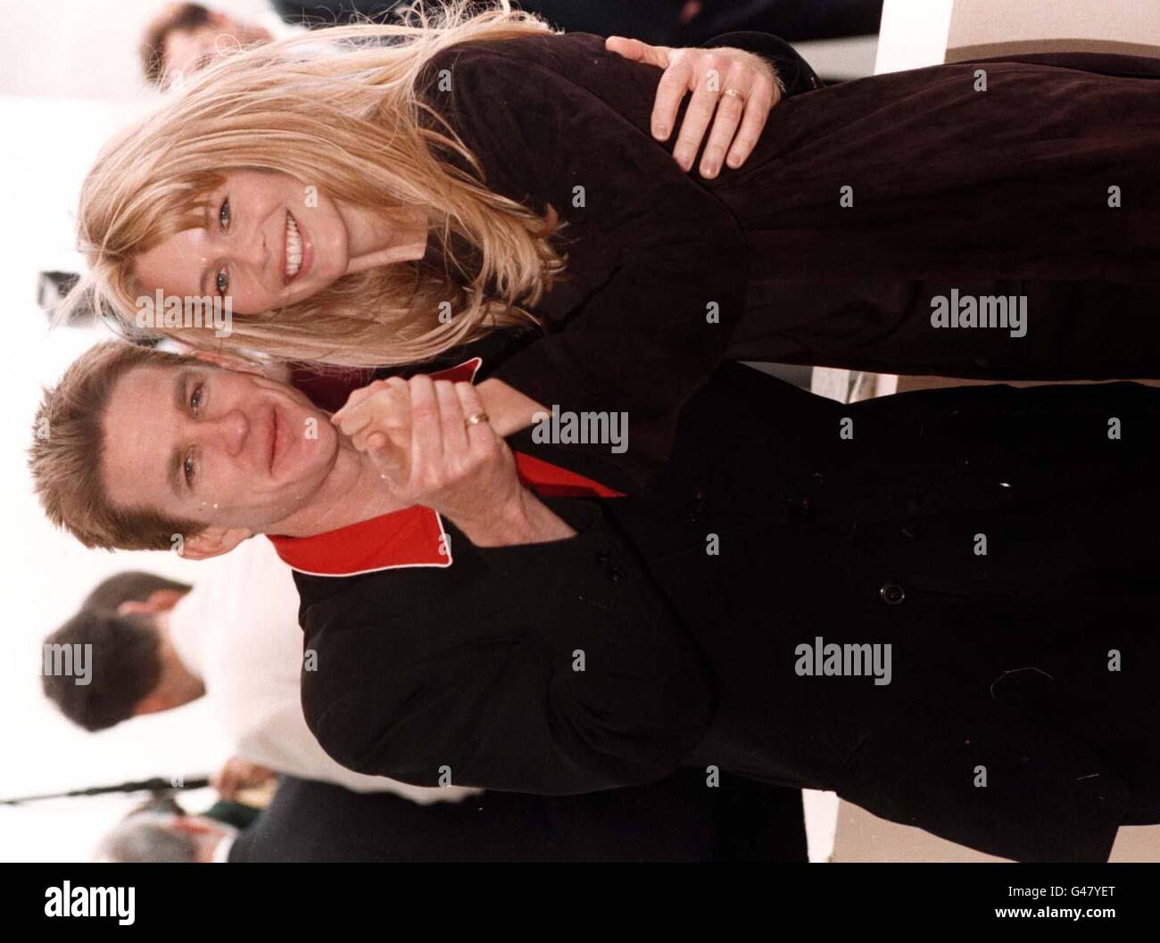 L'attore Matthew Modine e la supermodella/attrice Claudia Schiffer, durante una fotocellula per il loro nuovo film 'The Blackout' che viene presentato in anteprima al 50° Festival di Cannes. Foto Stock