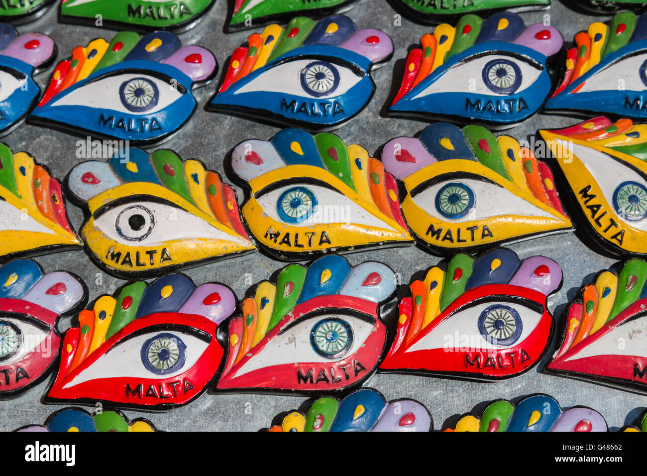 Protezione Maltese occhio di Osiride souvenir in vendita in un mercato Foto  stock - Alamy