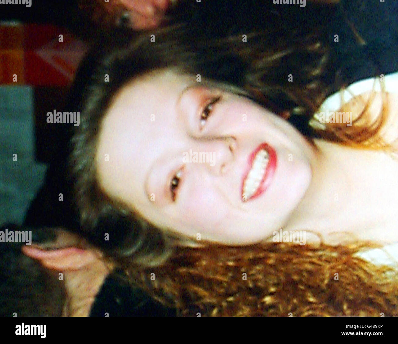 Colleziona foto di Sarah Brown, 22, la cameriera di Bingley Arms, Bardsey, Leeds, che si pensa sia scappata con il prigioniero fuggito Peter McCluskie. McCluskie, 34 anni, è scappato dal carcere di Wealstun, vicino Wetherby, West Yorkshire, mercoledì. Foto/PA. Scopri la fuga DELLA POLIZIA di PA Story. Foto Stock