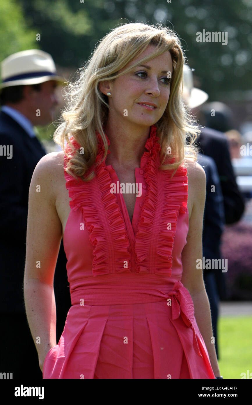 Horse Racing - bet365 Gold Cup Festival di Pasqua - Sandown Park Foto Stock