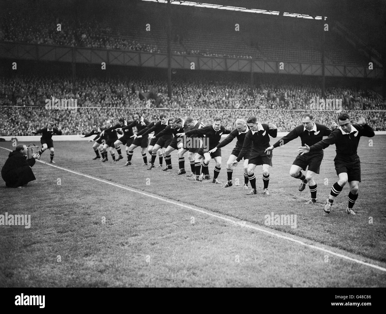 Rugby Union - London Counties / Nuova Zelanda - Twickenham. L'Haka eseguito dal team neozelandese. Foto Stock