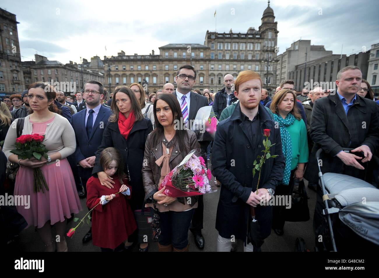 Una veglia di George Square, Glasgow, per la manodopera MP Jo Cox che ha sparato e pugnalato a morte in strada al di fuori del suo collegio di consulenza in chirurgia Birstall, West Yorkshire. Foto Stock