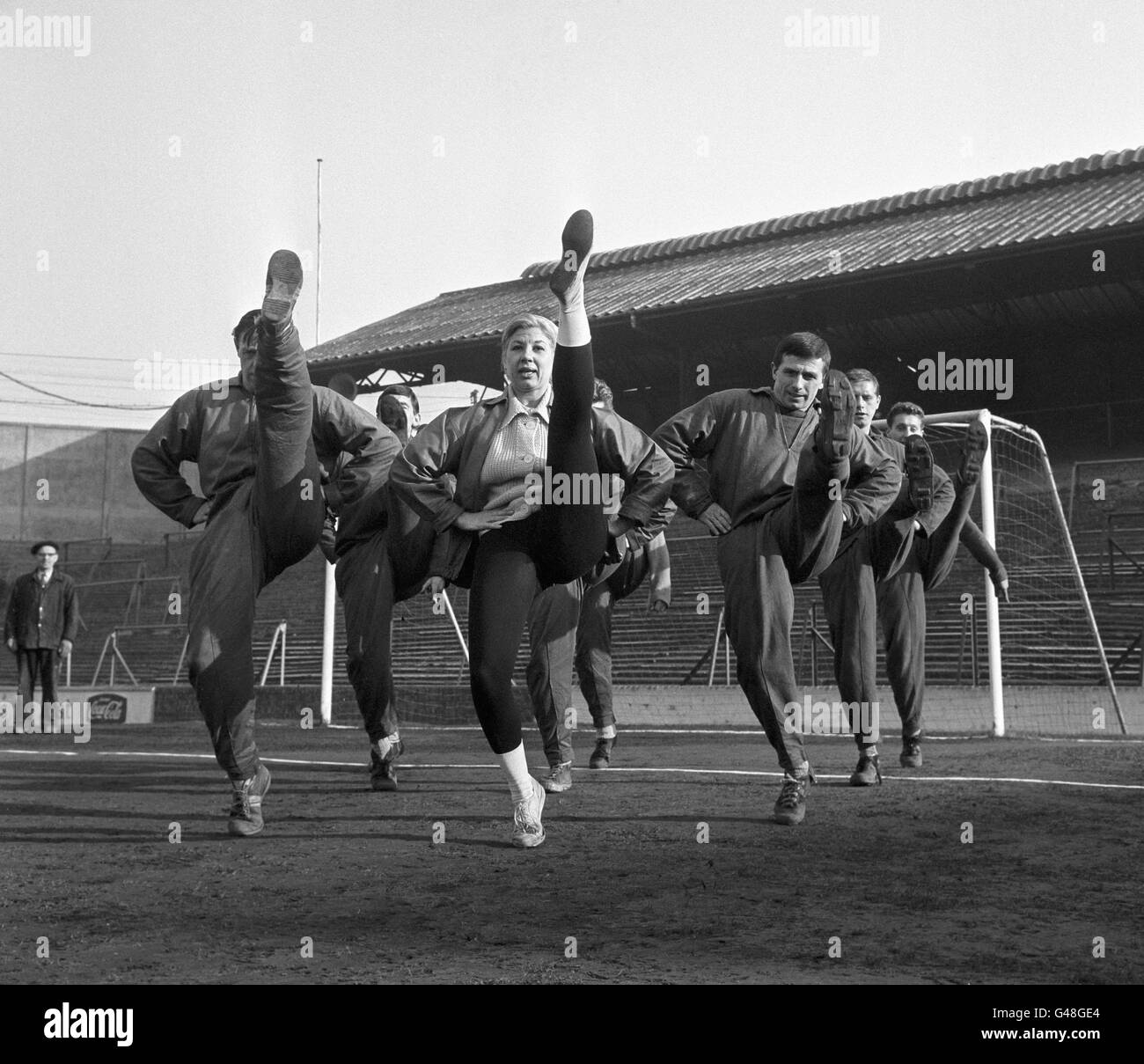 Soccer League Division tre - Millwall Ballet Training - Il Den Foto Stock